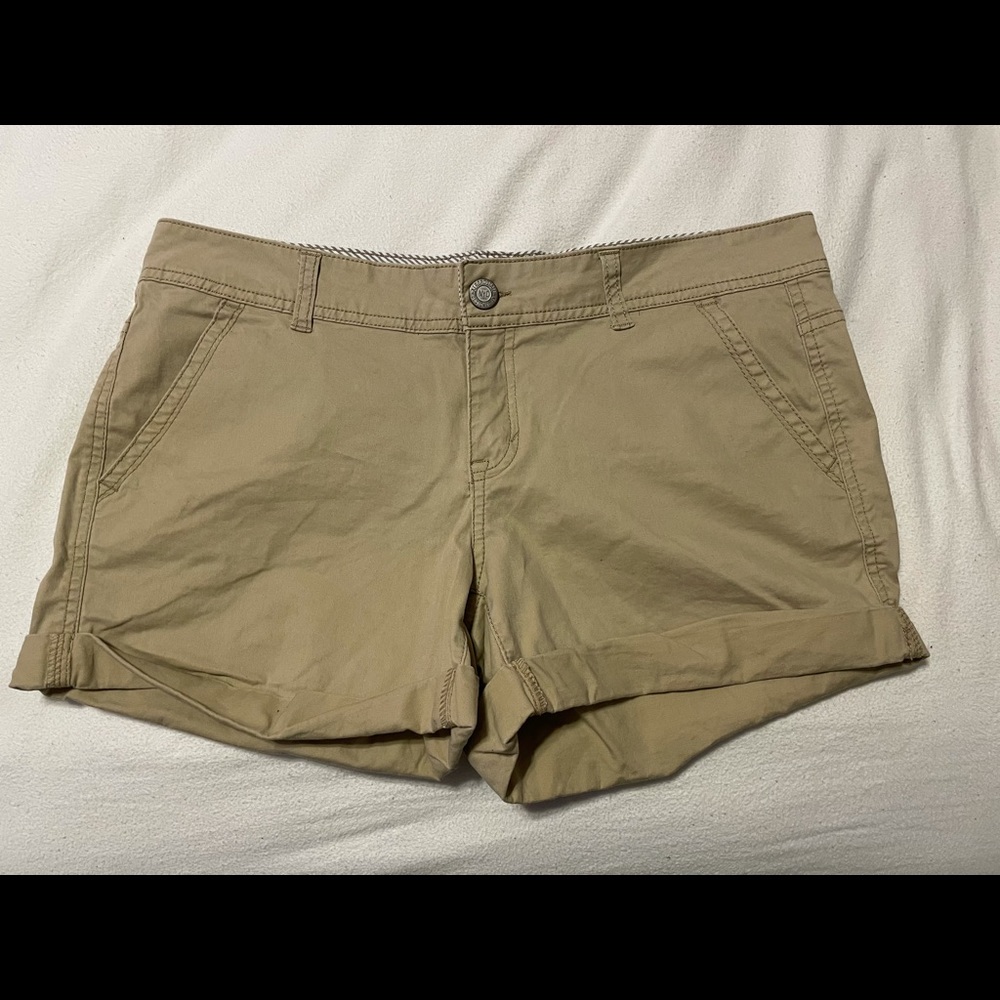 Aeropostale Khaki MIDI shorts